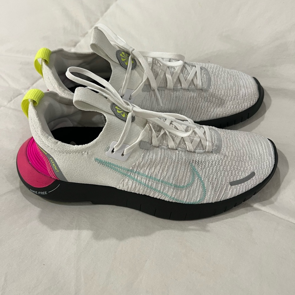 Women’s Nike Free RN - Flyknit - size 9